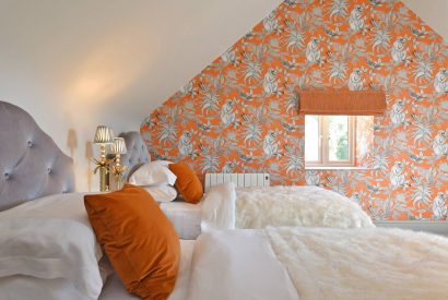 A twin bedroom at Horseshoe House, Peak District