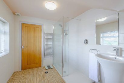 A bathroom at Slate Beach House, Anglesey