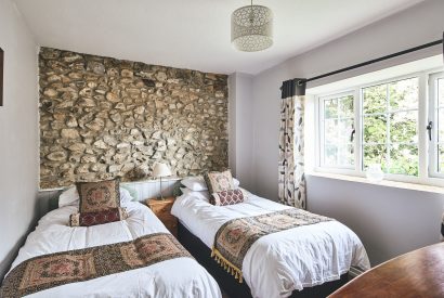 A twin bedroom at Tree Pipit Cottage, Devon