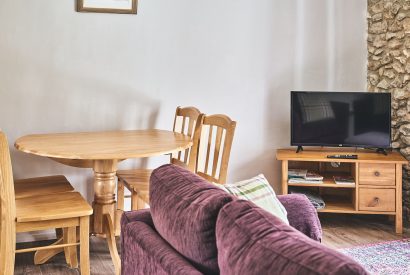 The living and dining area at Tree Pipit Cottage, Devon
