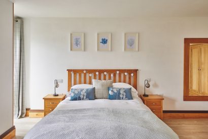 Menai View - Luxury Cottages Wales - bedroom