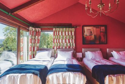 A bedroom at Shepherd's Lakeview, Somerset