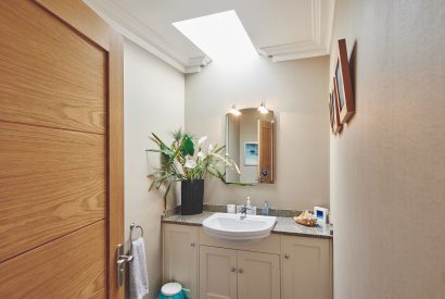 A bathroom at Shepherd's Lakeview, Somerset