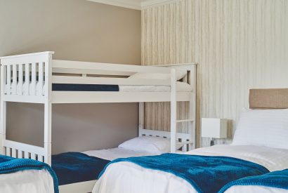 A bedroom with bunk beds at Shepherd's Lakeview, Somerset