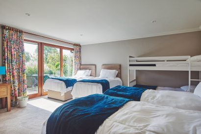 A bedroom at Shepherd's Lakeview, Somerset