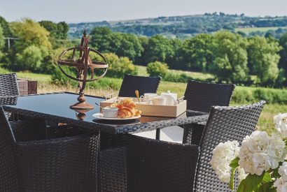 The outdoor dining table at Horseshoe House, Peak District