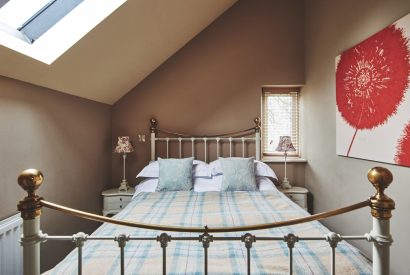 A bedroom at Green Pastures Cottage, Peak District