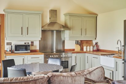 The kitchen and dining room at Barn Owl Lodge, Peak District