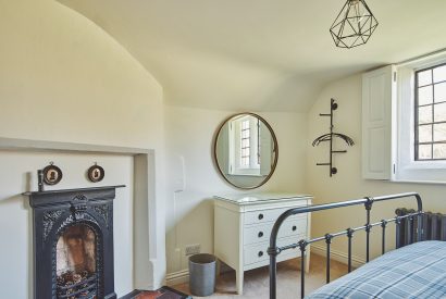 bedroom3 - Lakeside Cottage - Cheshire cottages