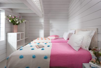 A twin bedroom at Woolf, Cornwall