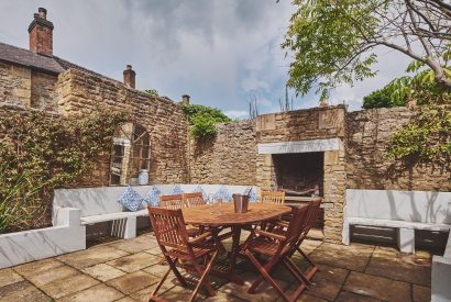 The outdoor dining area at Crooked Cottage, Cotswolds