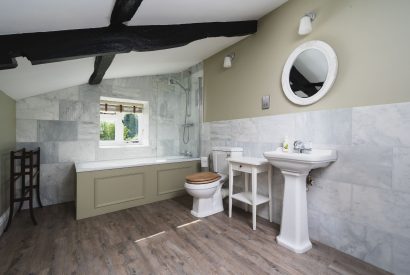 A bathroom at Holwell Farmhouse, Devon