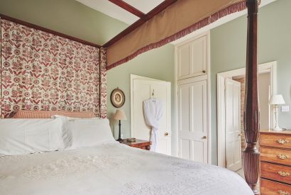 A double bedroom at Chaucer Cottage, Cotswolds