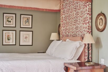 A double bedroom at Chaucer Cottage, Cotswolds