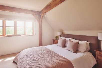 A bedroom at Apple Tree Cottage, Cotswolds