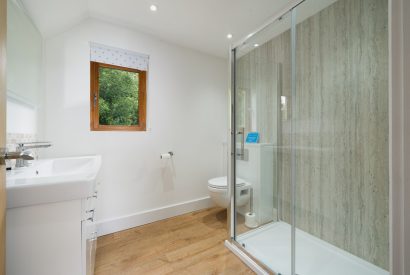 A bathroom at Riverside Retreat, Devon