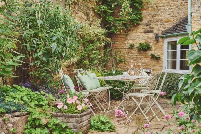 The outdoor dining table at Church View Cottage, Cotswolds