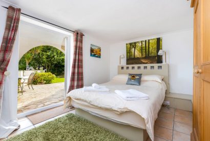 A double bedroom at Seahaven, Devon