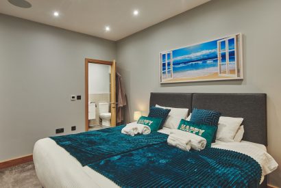 A twin bedroom at Woodland House, Worcestershire