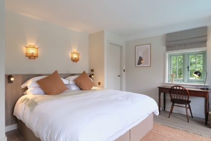 A double bedroom at Olive Tree Cottage, Sussex