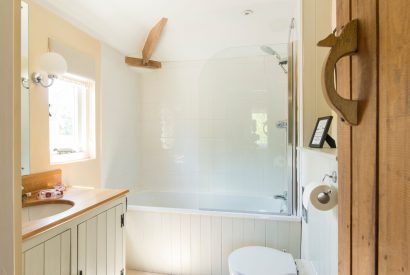 A bathroom at Wood Cottage, Worcestershire
