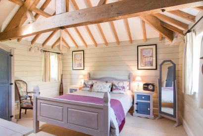 A bedroom at Wood Cottage, Worcestershire