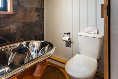 The bathroom at Monkwood Shepherd's Hut, Worcestershire
