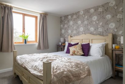 A double bedroom at Cuckoo Cottage, Devon