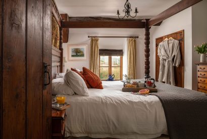 A double bedroom at Honey Buzzard Farmhouse, Devon