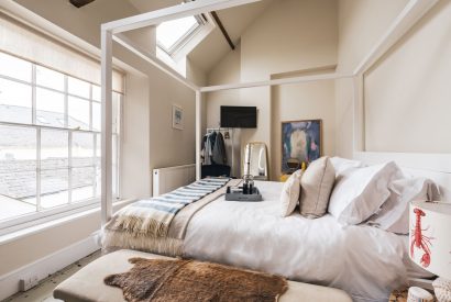 A double bedroom at 5 The Quay, Devon
