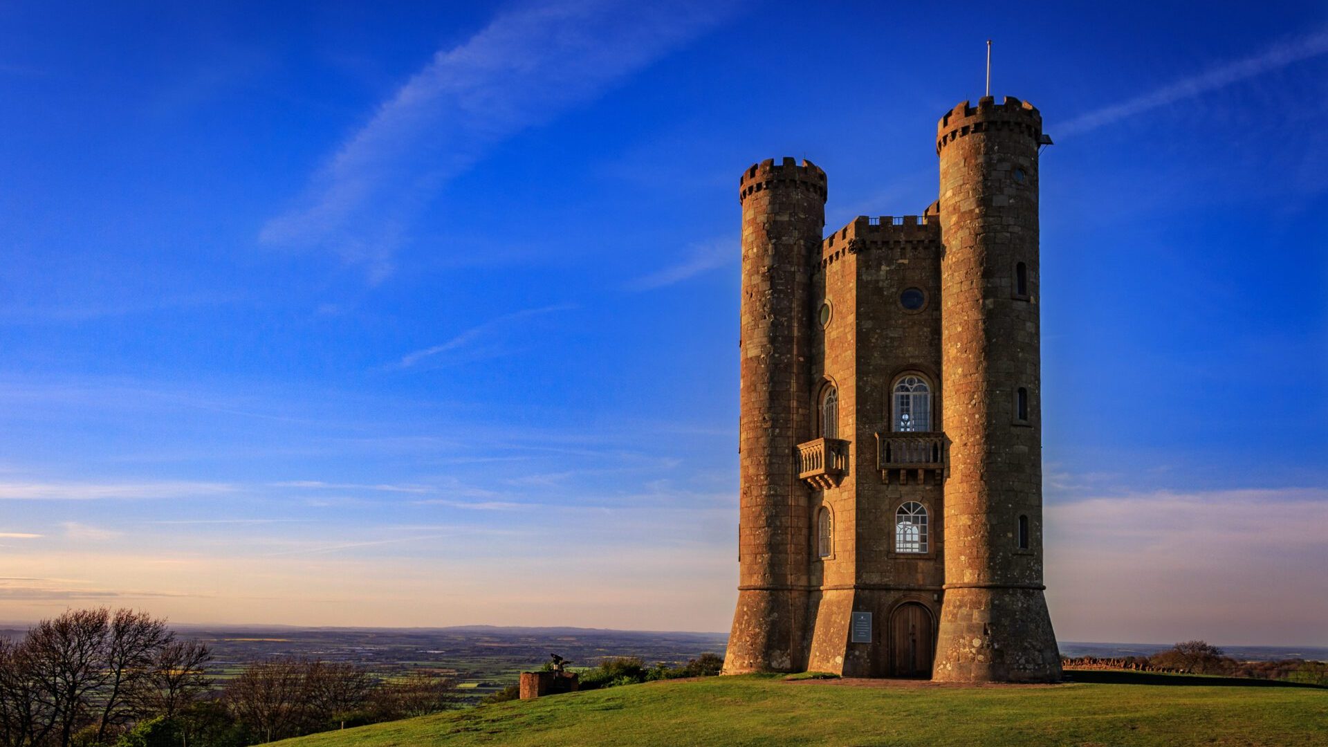 Broadway Tower in the Cotswolds countryside