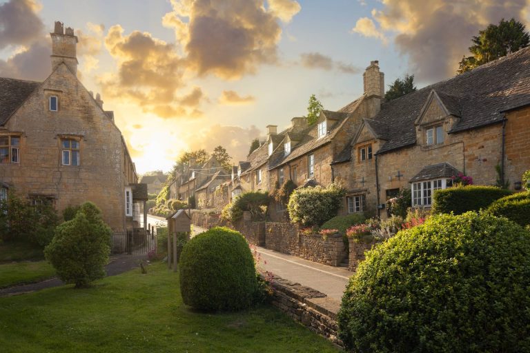 A narrow street lined with Cotswolds cottages