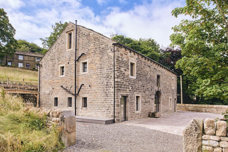 Large stone house with hot tub in Yorkshire
