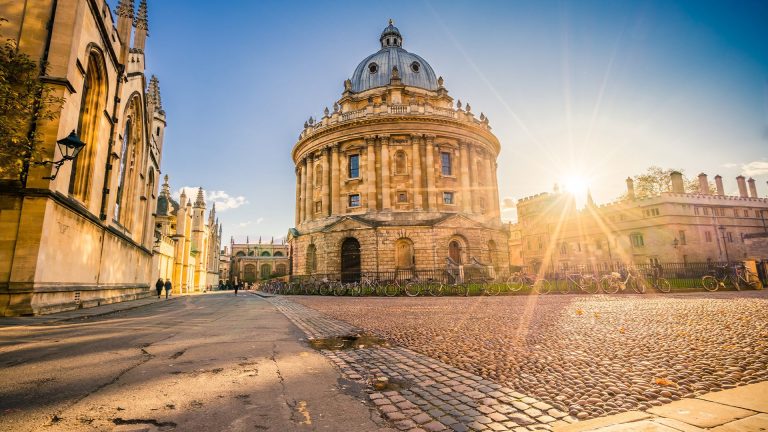 Sunrays shining over the city of Oxford