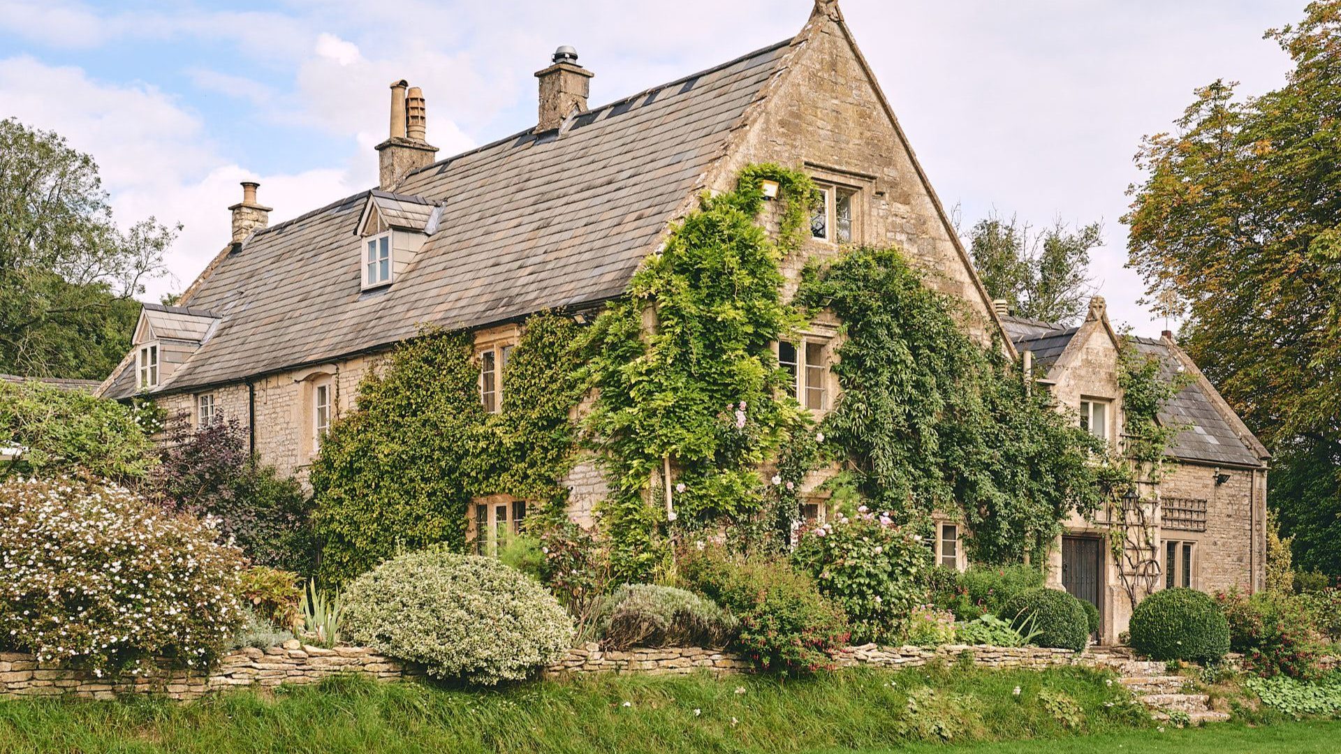 Quaint exterior of Withington Grange cottage in the Cotswolds