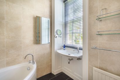 A bathroom at Plas Efailnewydd, Llyn Peninsula