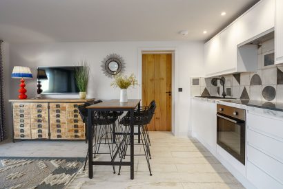 The kitchen and dining space at Seascape Apartment, Llyn Peninsula