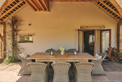 The outdoor dining table Ridge Farmhouse, Herefordshire