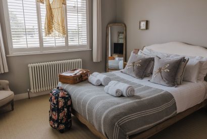 A double bedroom overlooking the garden at Brickworks and Vines, Isle of Wight