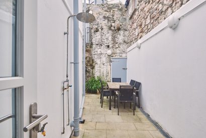 A private courtyard with dining area at Chance Cottage, Cornwall