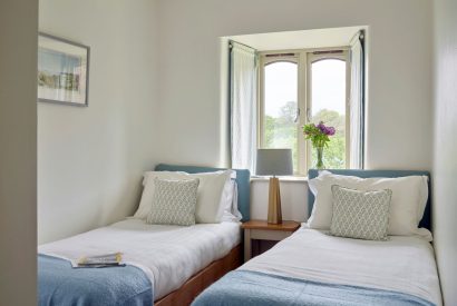 A twin bedroom at Fern House, Devon