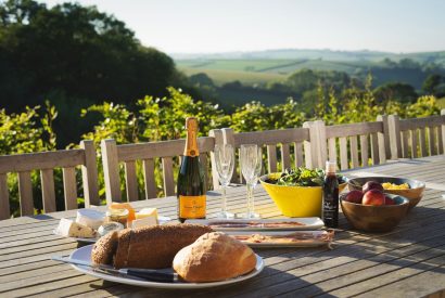 The outdoor dining table at Serenity Retreat, Devon