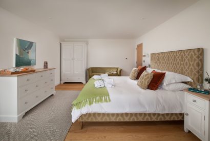 A bedroom at Serenity Retreat, Devon