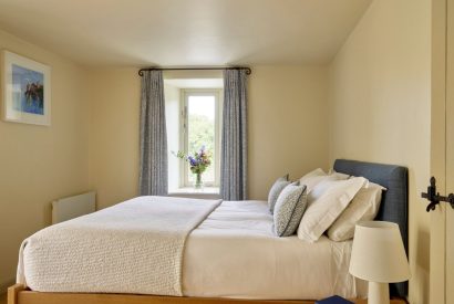 A bedroom at Buckfast Cottage, Devon