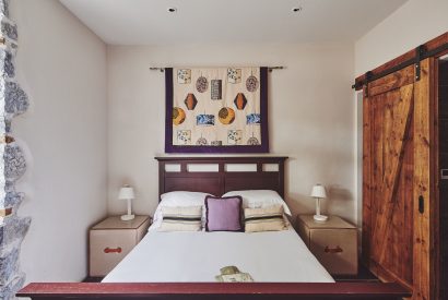 The king-size bedroom at Sunflower Cottage, Vale of Glamorgan