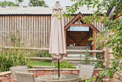 The private outdoor seating and shared dog wash at Hay Bale Cottage, Worcestershire