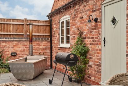 The wood-fired Swedish Hikki hot tub and barbeque in the private garden at Stable Cottage, Worcestershire 