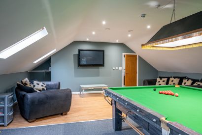 The games room with a pool table and Smart TV at Tinkers Folly, Yorkshire