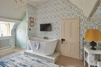 A bathroom at Queen Anne Manor, Vale of Glamorgan