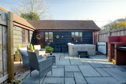 The patio and hot tub at Woodbury Cottage, Devon